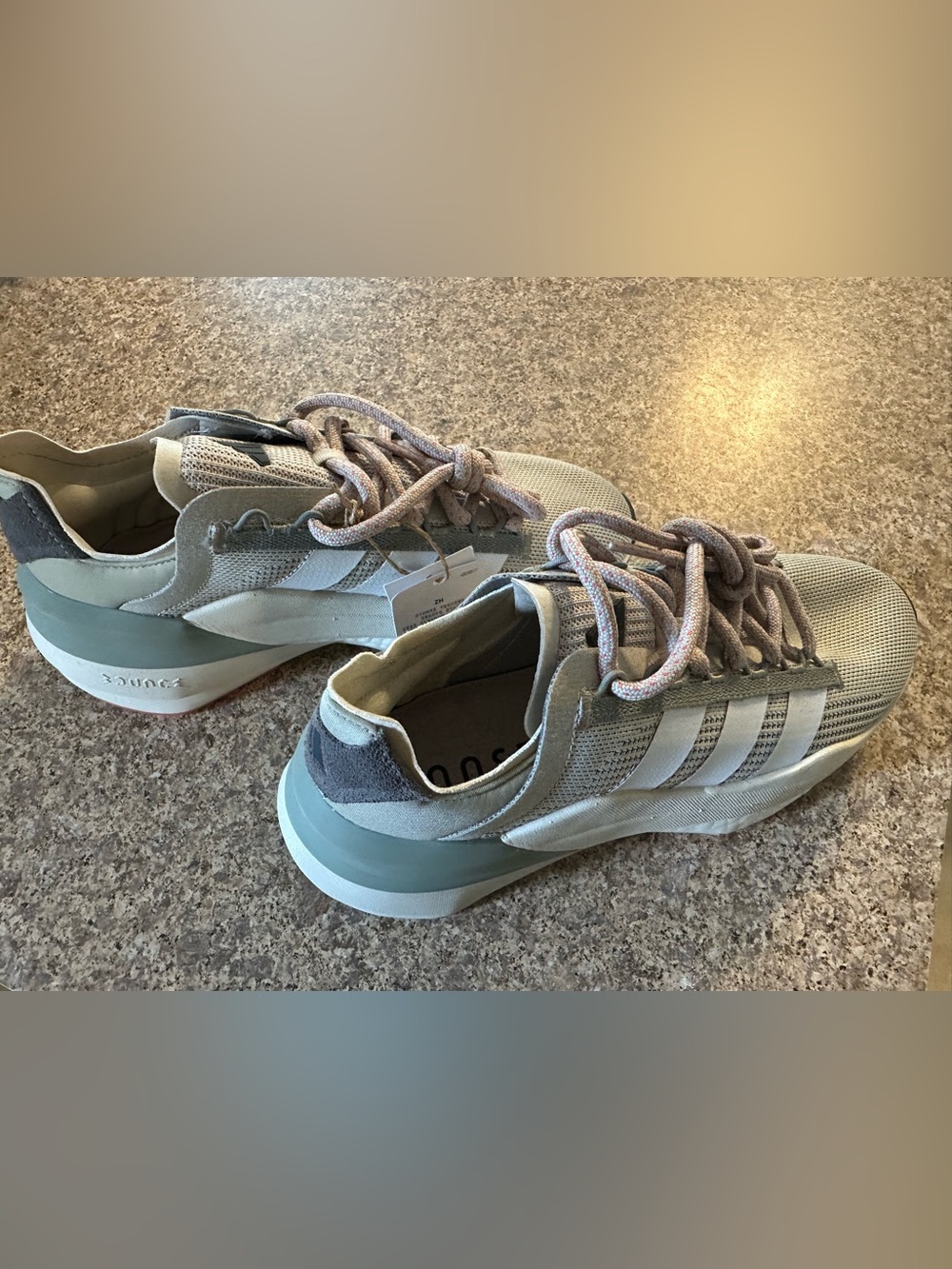 NWOB Women’s Adidas Avryn_X running shoes size 7 1/2